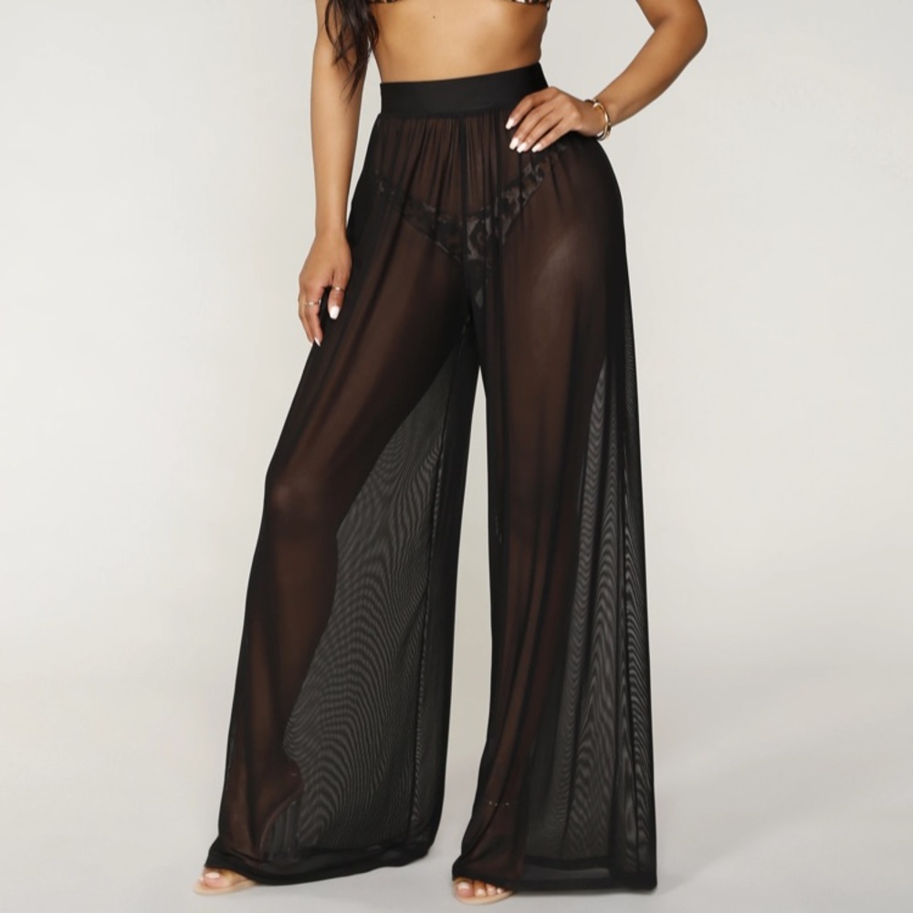 FASHION NOVA COVERUP PANTS 👖